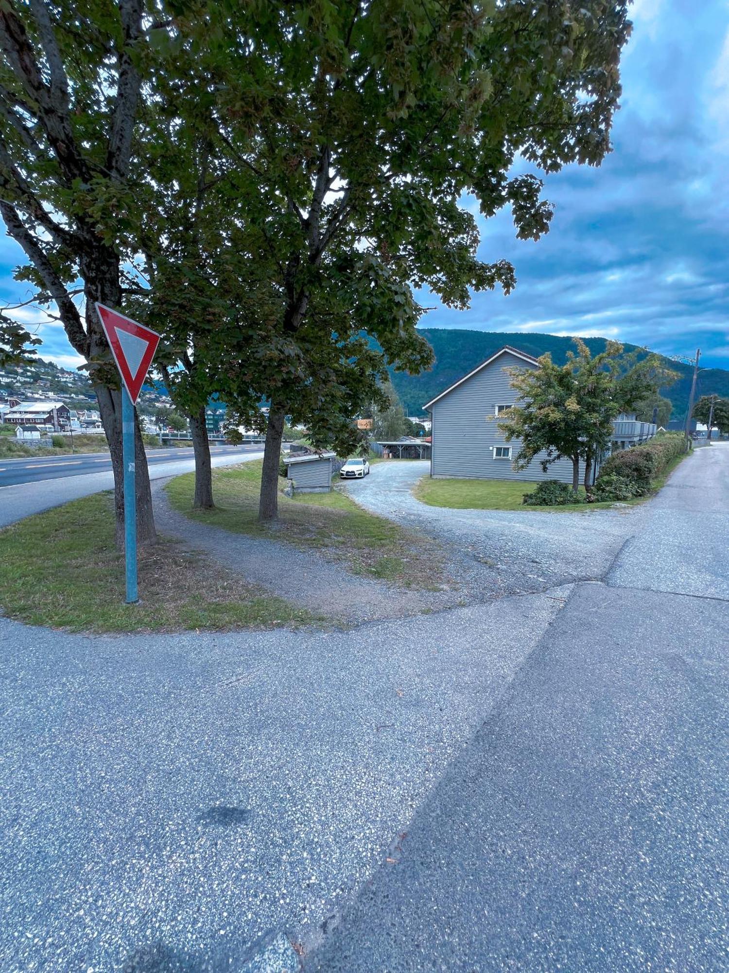 Hotel Privat Rom I Leilighet Sogndal Zewnętrze zdjęcie